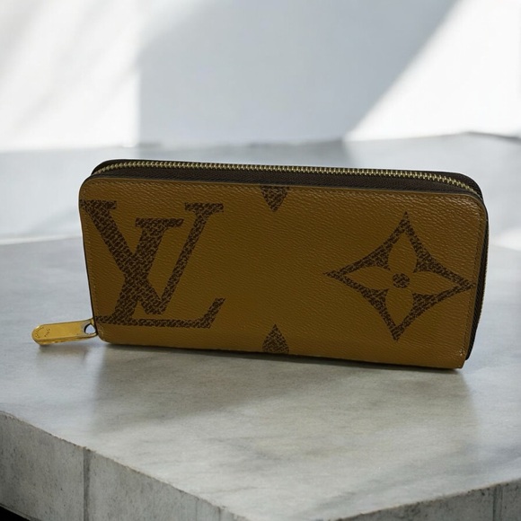 2020’ Louis Vuitton Giant Reverse Monogram Zippy Wallet - Picture 3 of 12